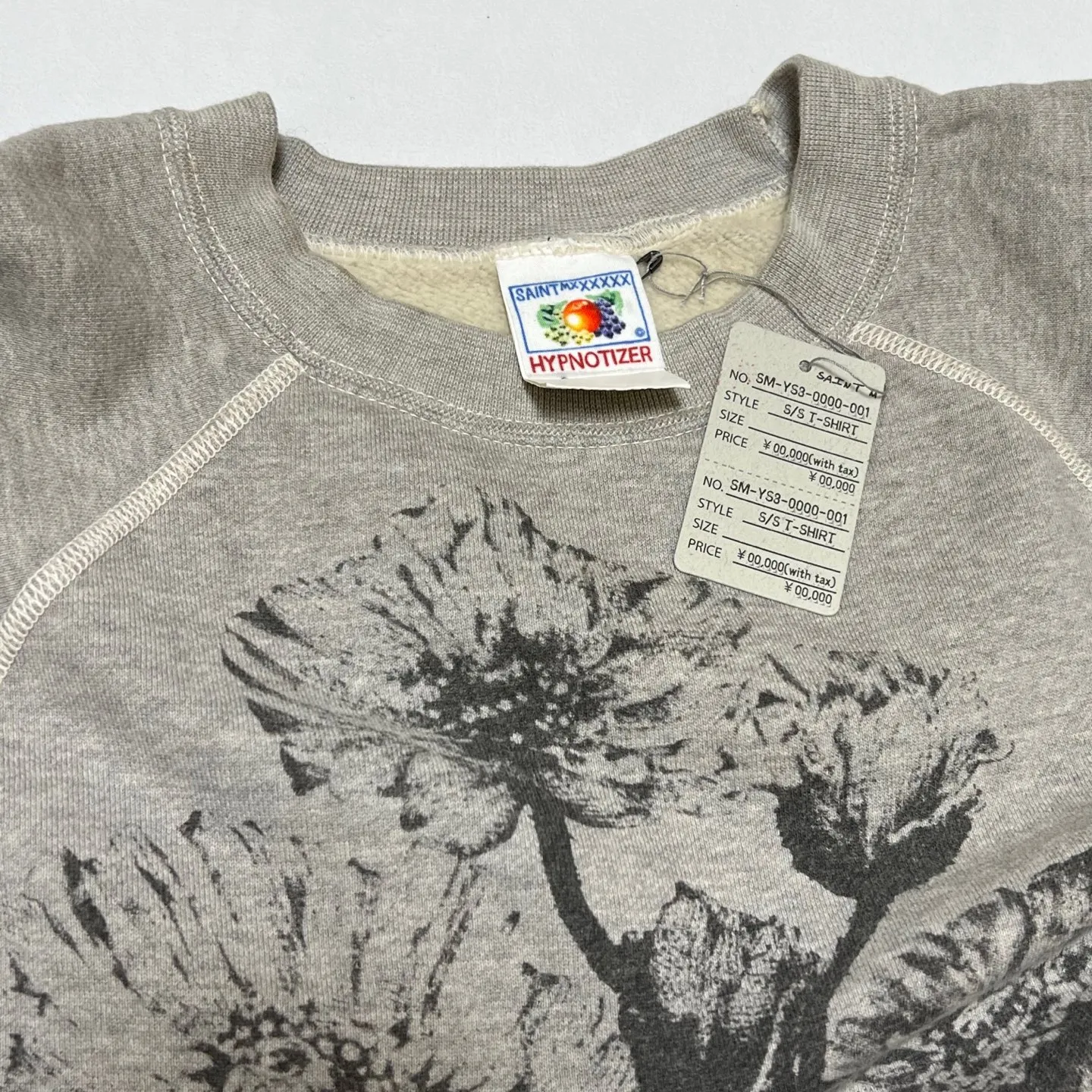 SAINT Mxxxxxx 'FLOWER' CREW NECK SWEAT SHIRTS Floral Distressed Retro Sweatshirt Distressed Gray S-XL Big Factory Four-needle Six-Thread Boneless Stitching Process/Original Horn Sleeve Version Top Printing Process Authentic Level Re-Engraving Garment Washing and Distressing/Hand-worn Graffiti Treatment Original Consistent Fruit Label/Little Angel Anti-Counterfeiting Label
